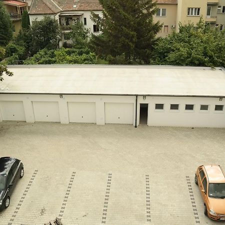 Riverside Apartman With Free Parking Győr Kültér fotó